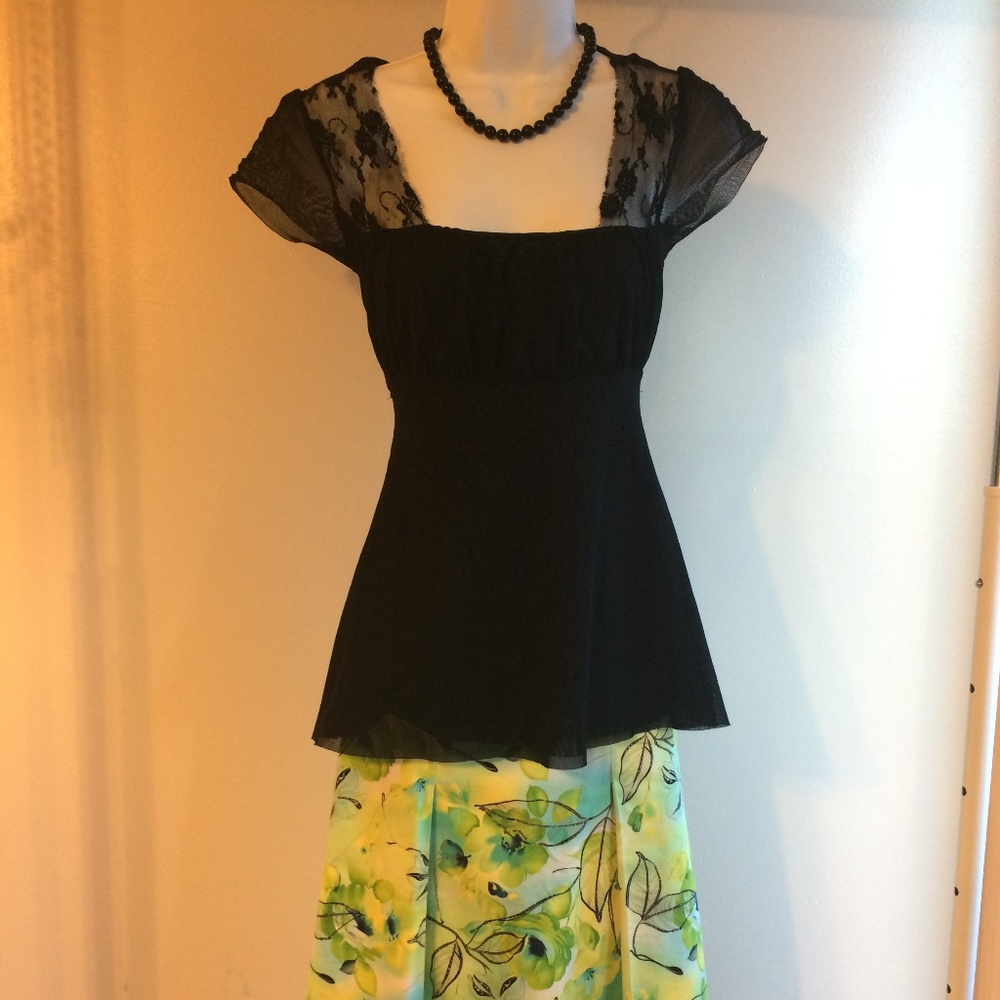 Ruched bust line Sweet Pea Tops Sz S